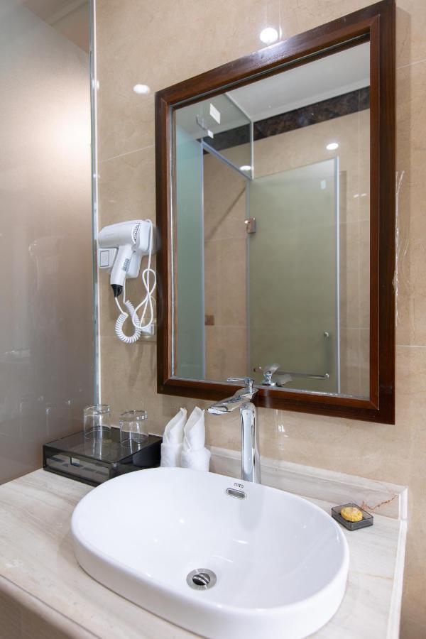 Sala Hotel Mong Cai Kültér fotó